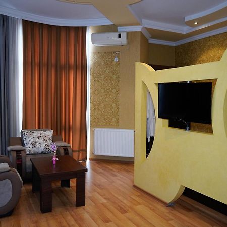 Hotel Monopoli Kutaisi Esterno foto