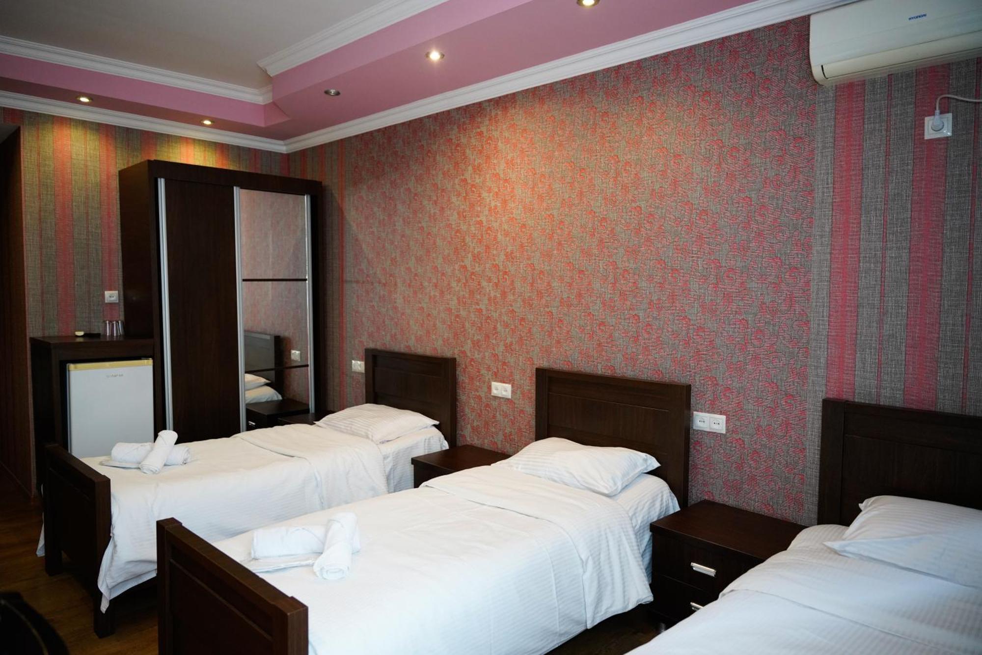 Hotel Monopoli Kutaisi Esterno foto