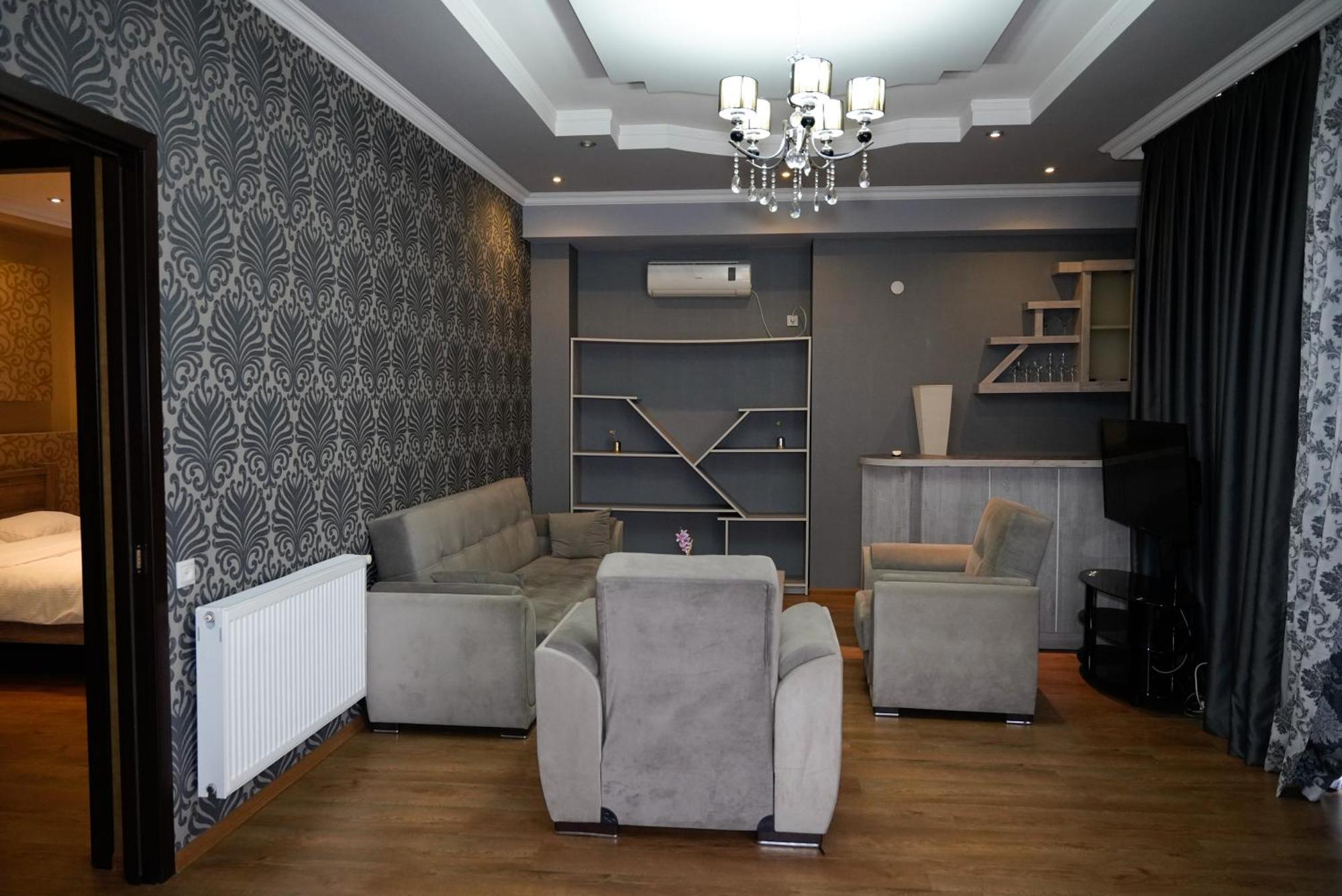 Hotel Monopoli Kutaisi Esterno foto