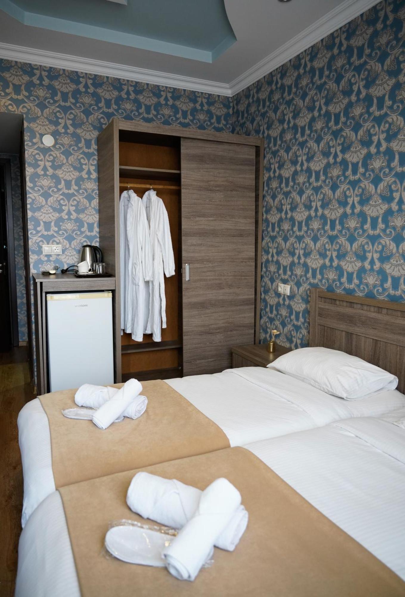 Hotel Monopoli Kutaisi Esterno foto