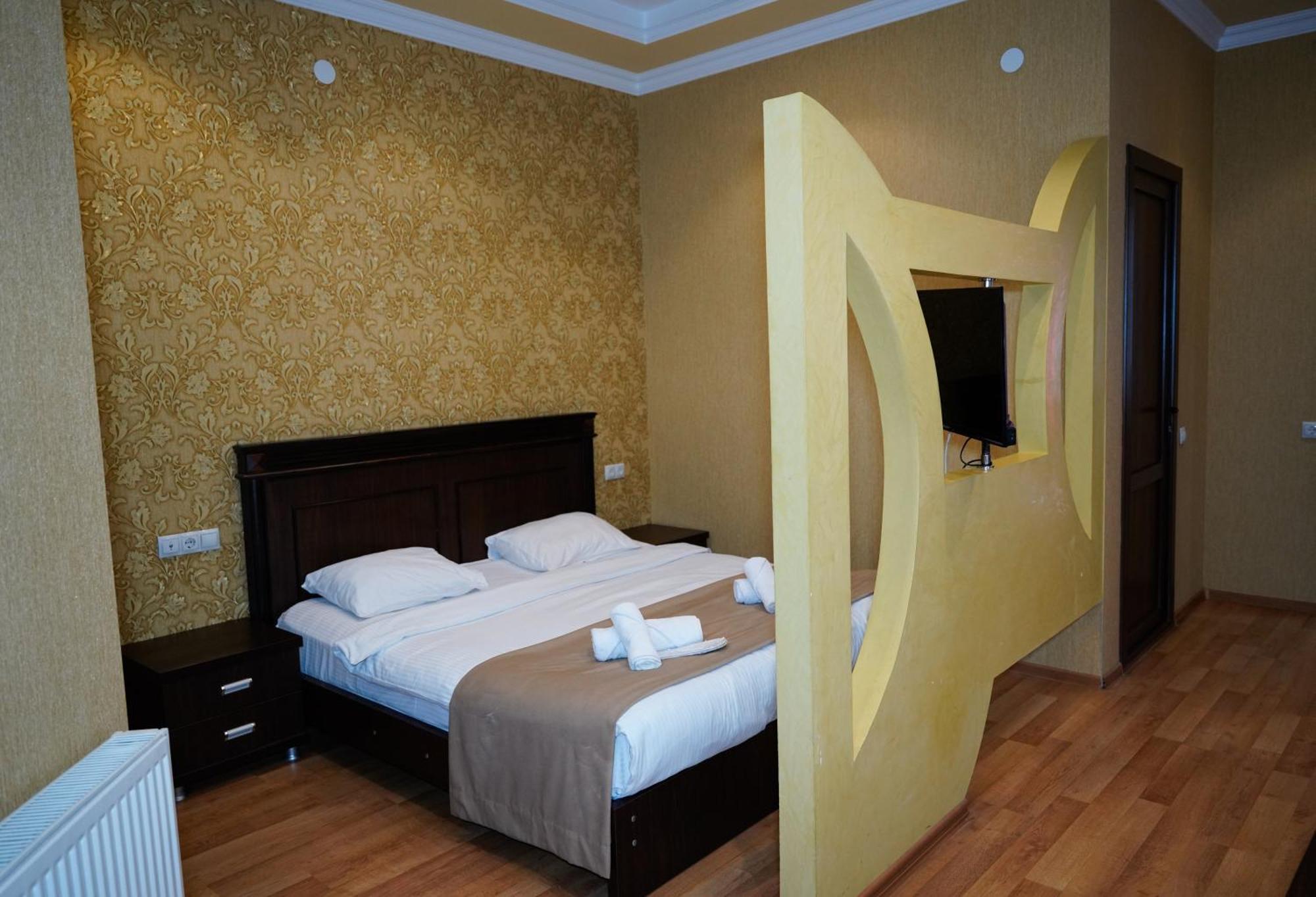 Hotel Monopoli Kutaisi Esterno foto