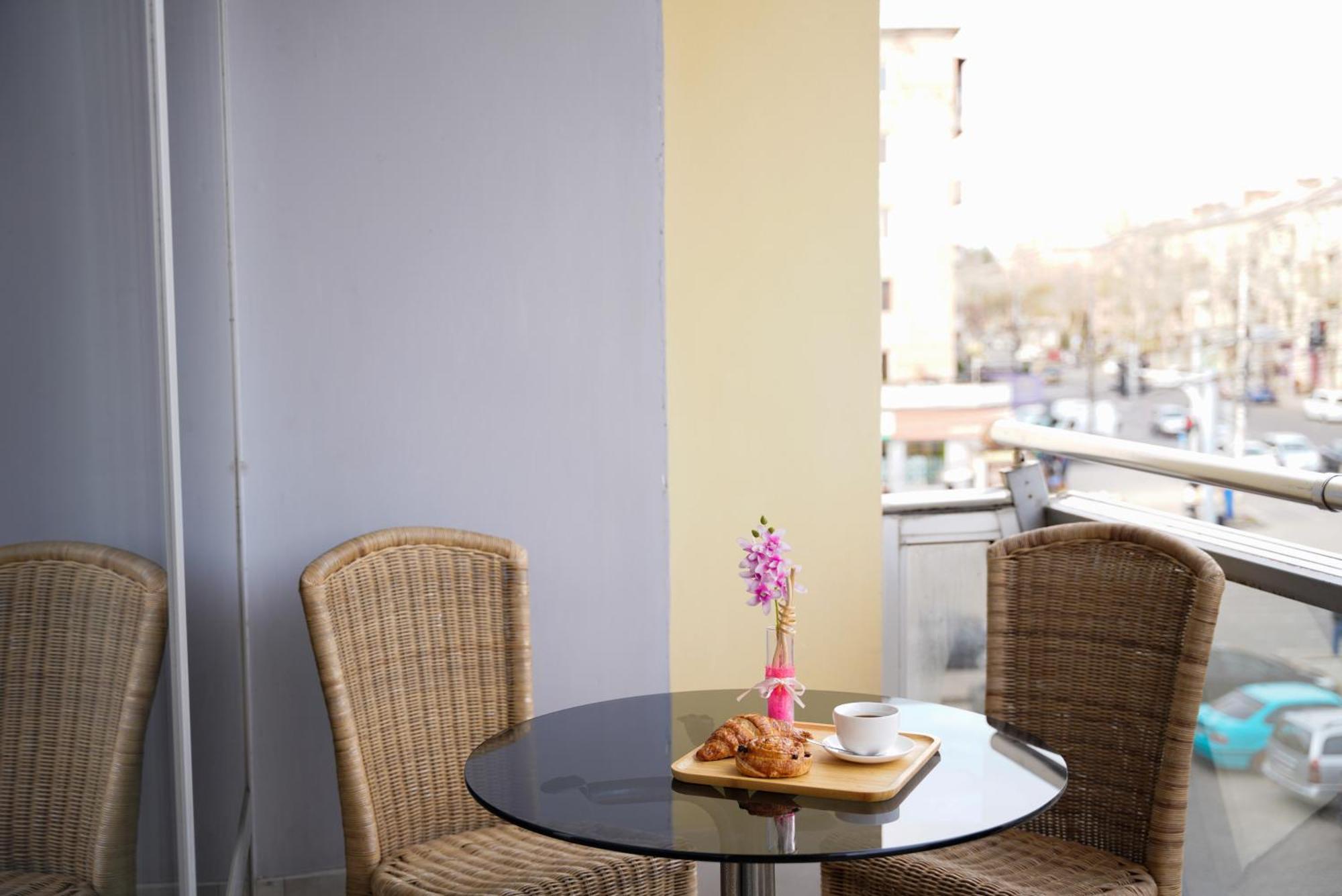 Hotel Monopoli Kutaisi Esterno foto