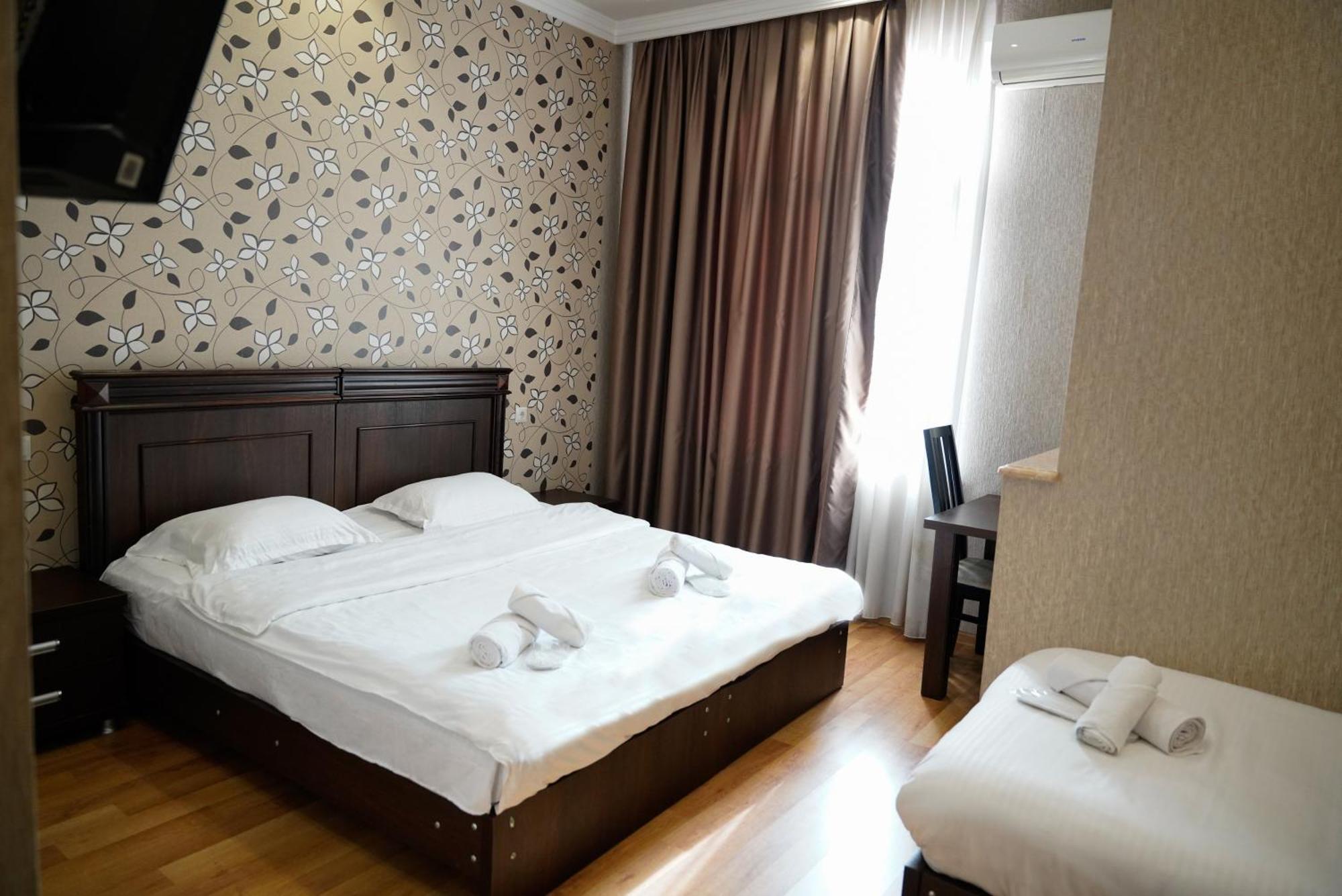 Hotel Monopoli Kutaisi Esterno foto