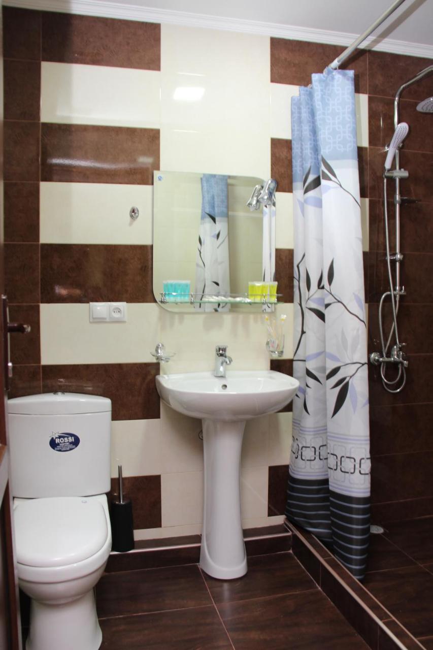 Hotel Monopoli Kutaisi Esterno foto