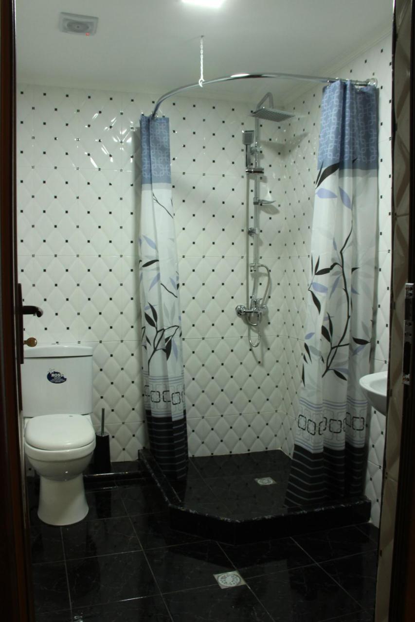 Hotel Monopoli Kutaisi Esterno foto